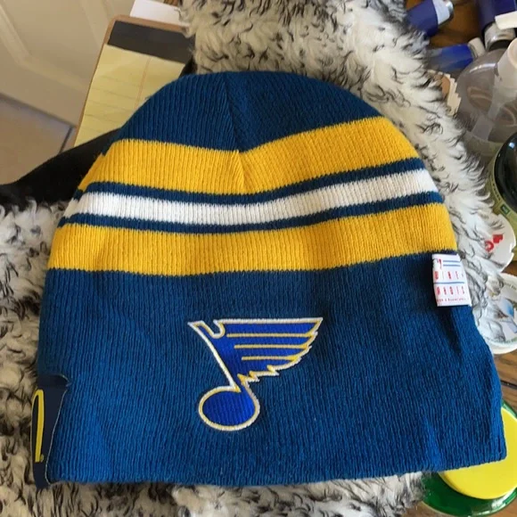 St Louis Cardinals/Blues reversible skull cap - Picture 2 of 5